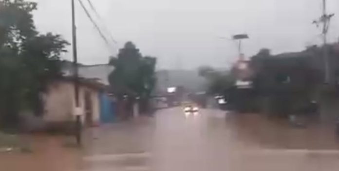 Kota Sorong Kembali Dilanda Banjir Air Setengah Badan Orang Dewasa