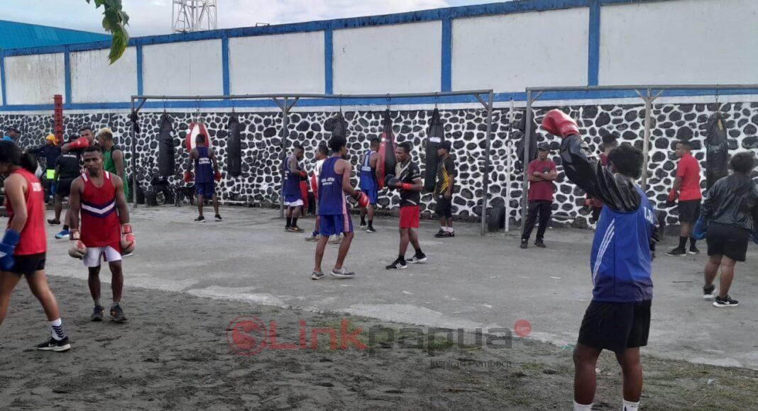 Atlet tinju yang berhasil dijaring oleh Pengprov Pertina Papua Barat. Pertina akan memboyong 30 atlet pada laga pra kualifikasi PON di Makassar pada Juli mendatang